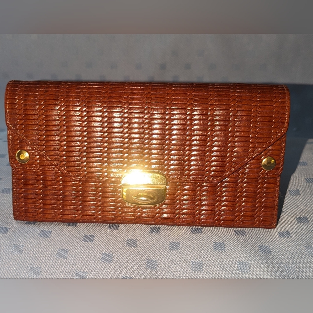 Vintage Giorgio Armani designer leather clutch wallet.